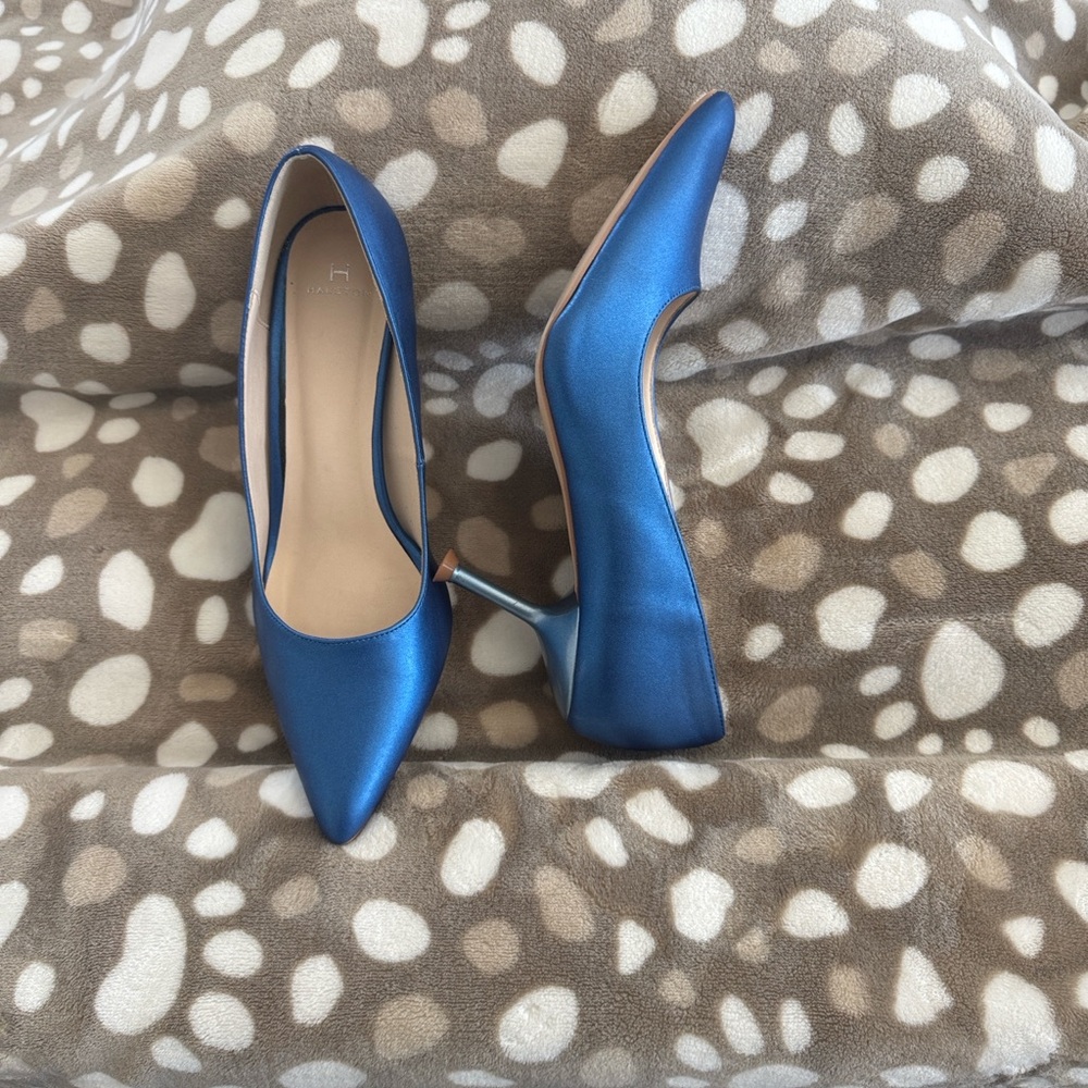 Vintage inspired elegance by Halston. Vegan leather, rubber sole. - Picture 2 of 8